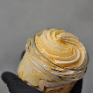 Парфумований скраб-мило для тіла “Pear and Mascarpone cream”, з ароматом цукрової груші, вершкового крему та гімалайською сіллю
